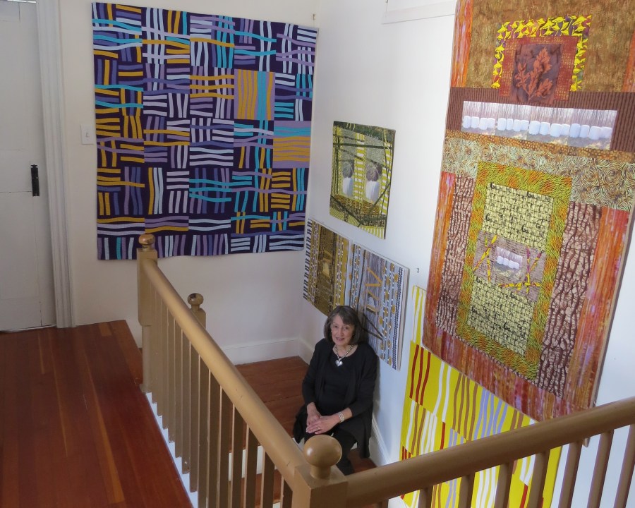 To the Front Hall Gallery